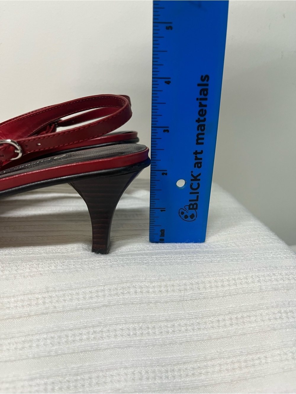 Vintage Etienne Aigner Ahoy Red Leather Slingback with Button Detail - 9.5M - Picture 3 of 4